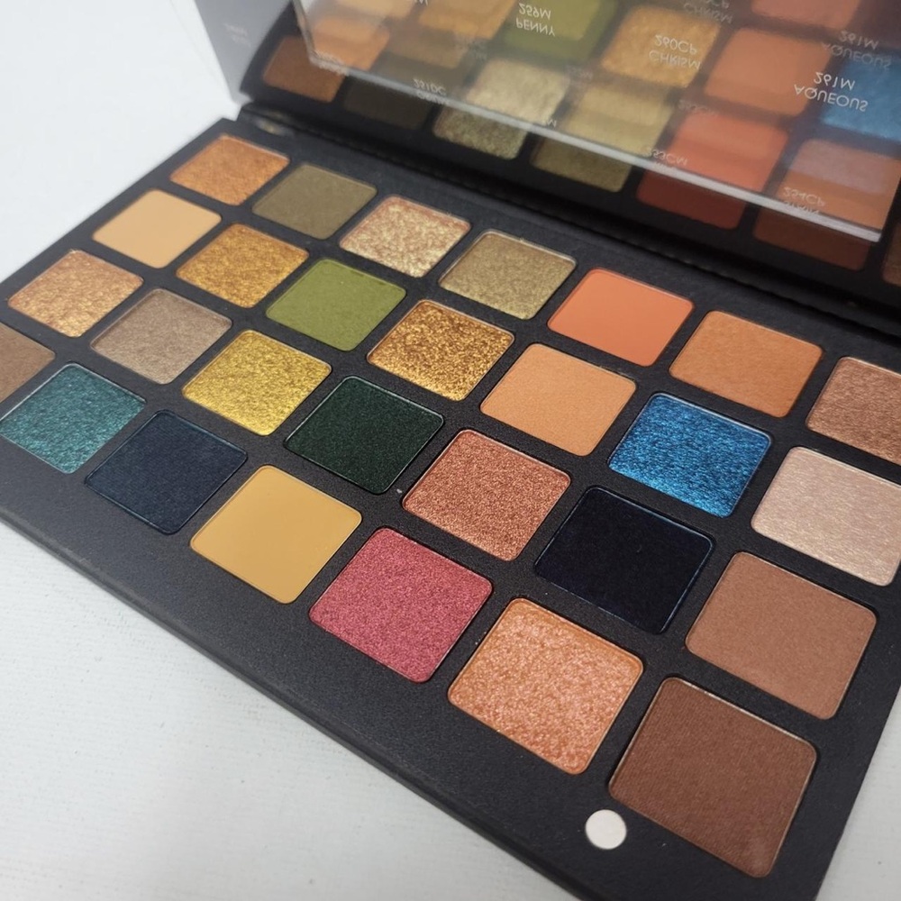 Natasha Denona Vibrant Eyeshadow Palette - Picture 1 of 6